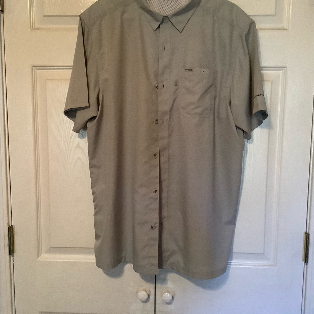 Columbia PFG Men’s fishing, casual short sleeve shirt